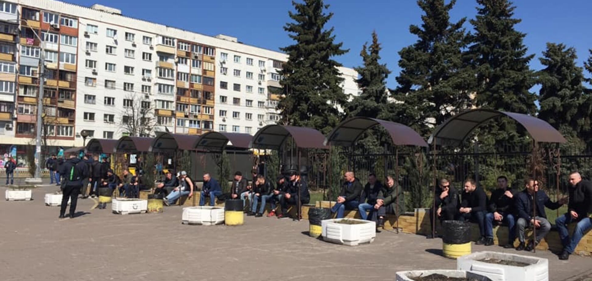 В центре Киева собрались десятки 'титушек'