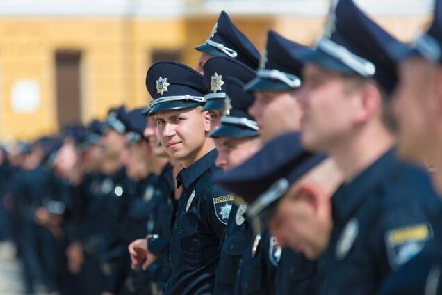 На Одещині дружина поліцейського влаштувала бійку прямо на дільниці