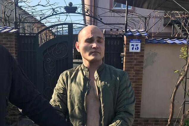 Одессит избил истекающих кровью бойцов Нацгвардии: момент попал на видео