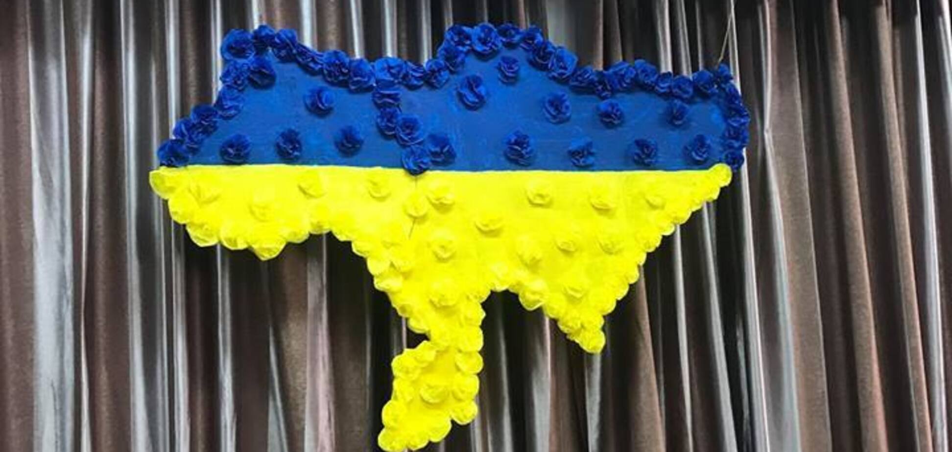'Ганьба в столиці!' На виборчій дільниці в Києві повісили карту без Криму