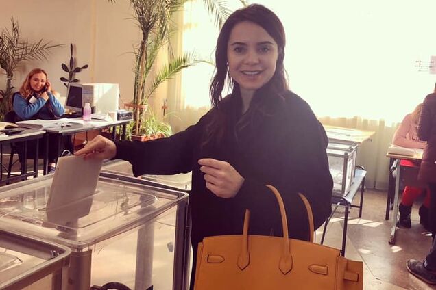 В сети показали, как проголосовали знаменитые украинские спортсмены