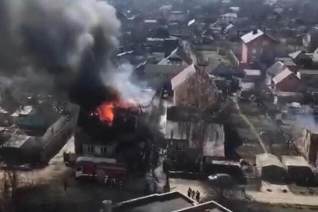 В Киеве масштабный пожар уничтожил два жилых дома: все подробности
