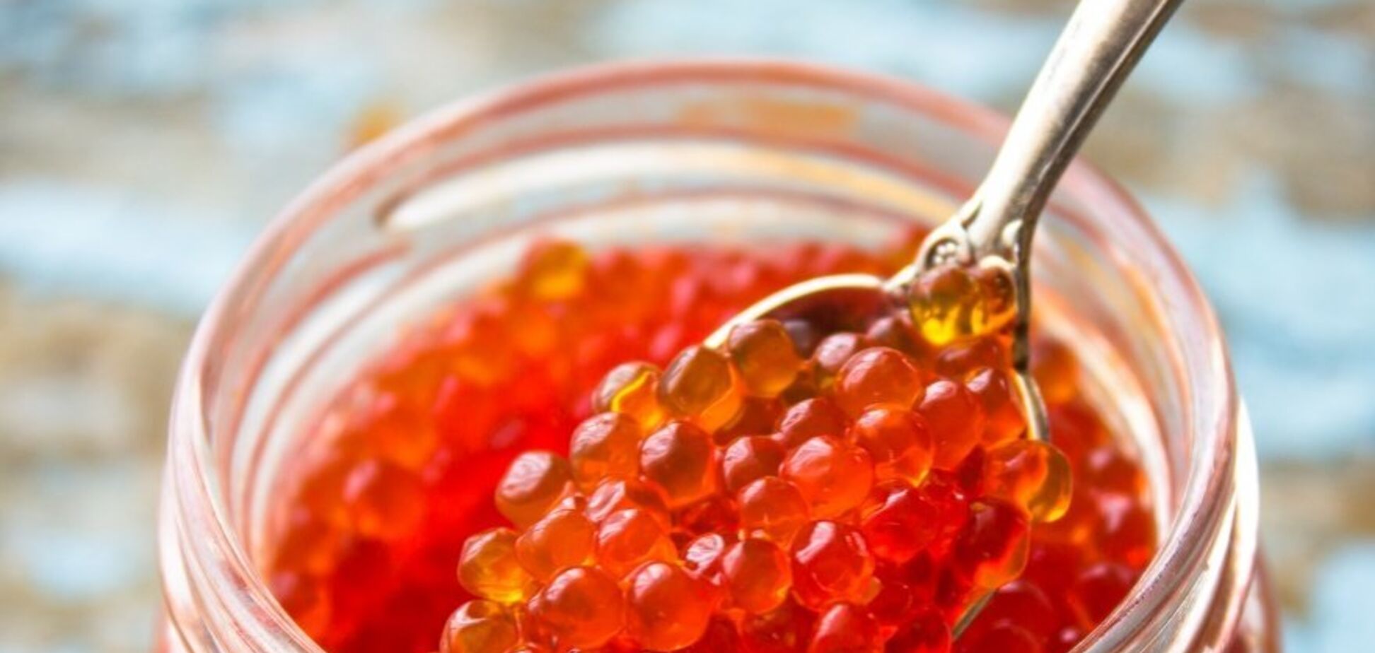 Сорок банок ікри