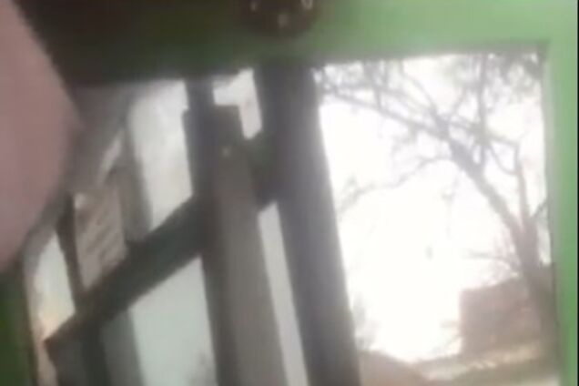 ''За що 8 гривень?!'' У Києві розгорівся скандал через розбиту маршрутку