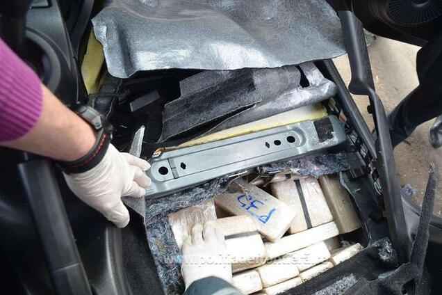 В ЕС задержали крупную партию героина из Украины: опубликованы фото и видео