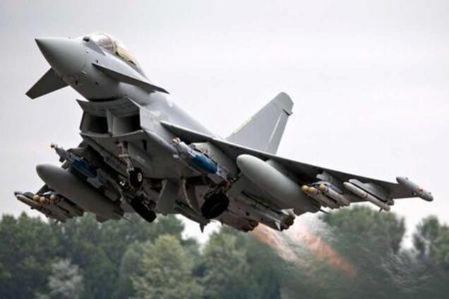 США перебросят в Европу новейшие боевые самолеты из-за России: что известно