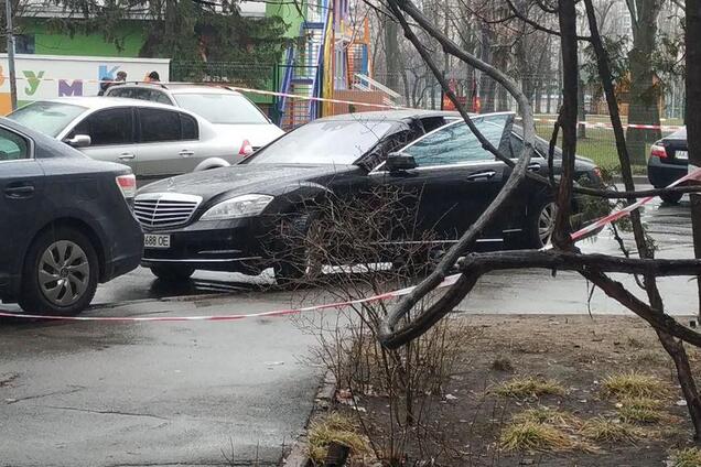 У Києві посеред вулиці зчинилася стрілянина: загинув водій елітного авто