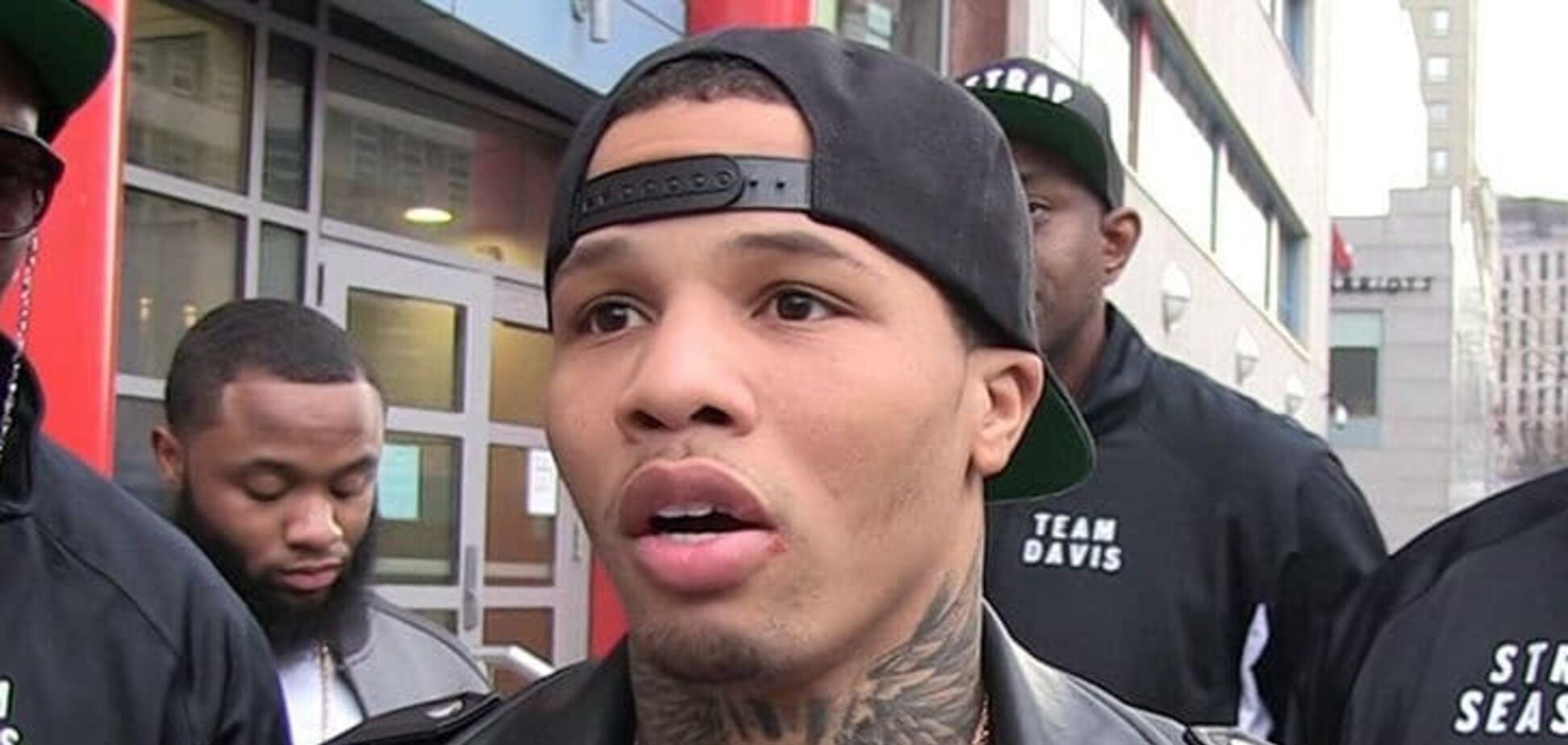 Суперник Ломаченка оголошений у розшук