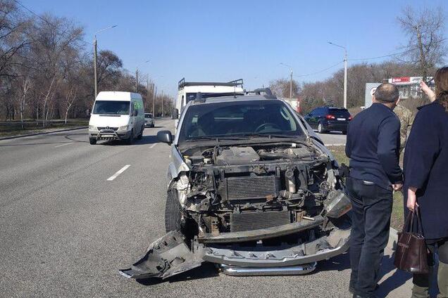 В Запорожье дама за рулем спровоцировала ДТП с автобусом, перевозившим военных