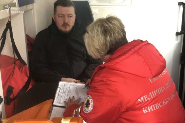 Били та ламали техніку: під Києвом напали на журналістів