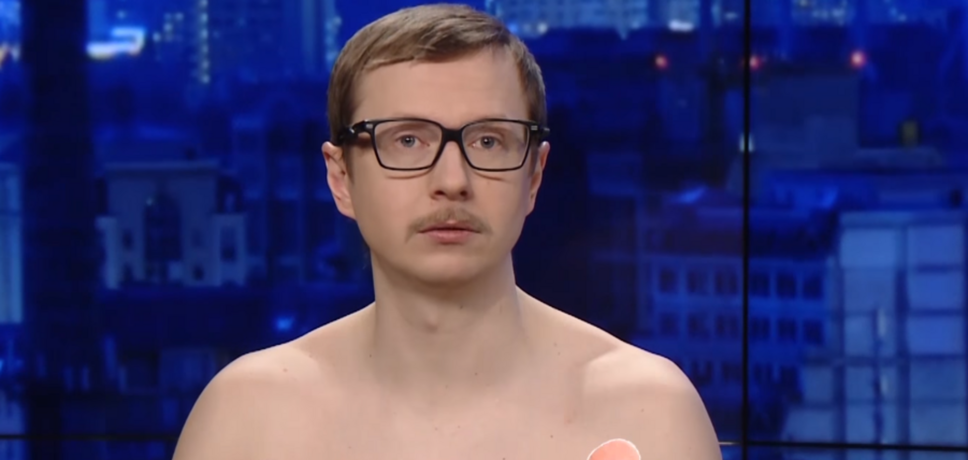 'Хоть для чего-то пригодились': украинский ведущий затроллил Facebook и показал соски