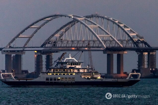 Кримський міст взяли під охорону бойові катери: озвучена мета Росії