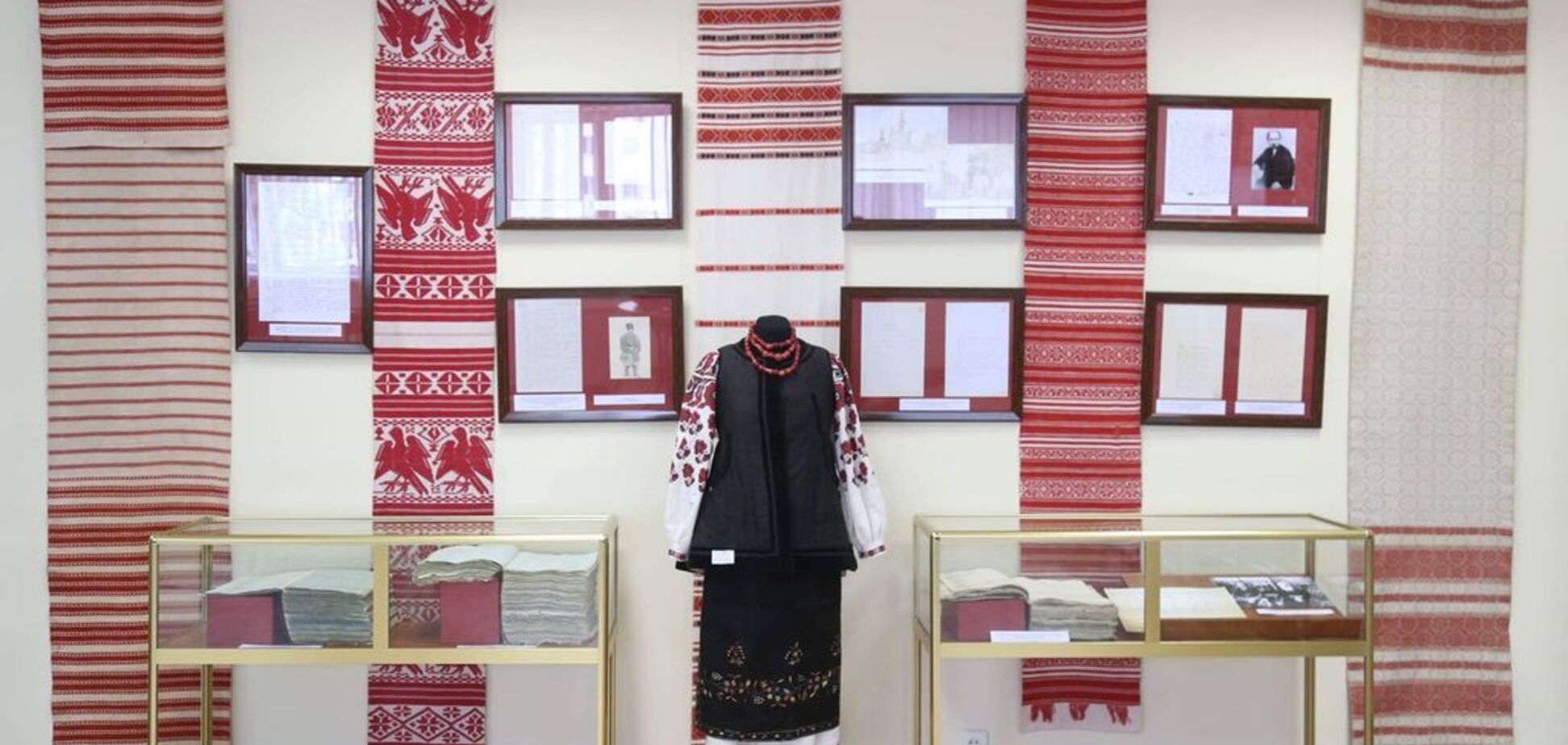 До Дня народження Т.Шевченка показали найбільшу в Київській області давню колекцію 'Кобзарів'