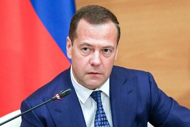 "Россия должна уйти!" Медведев разнервничался из-за совета по Крыму 