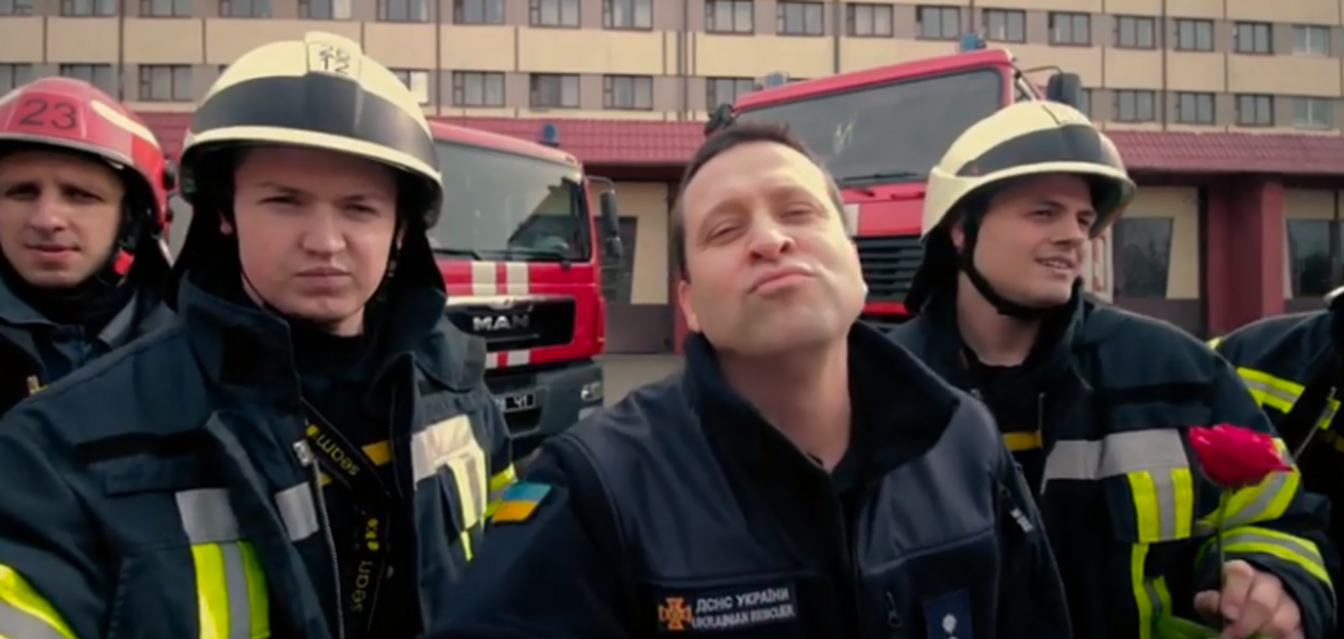 'Лучшее, что я видела!' Украинские спасатели ярким видео поздравили с 8 Марта