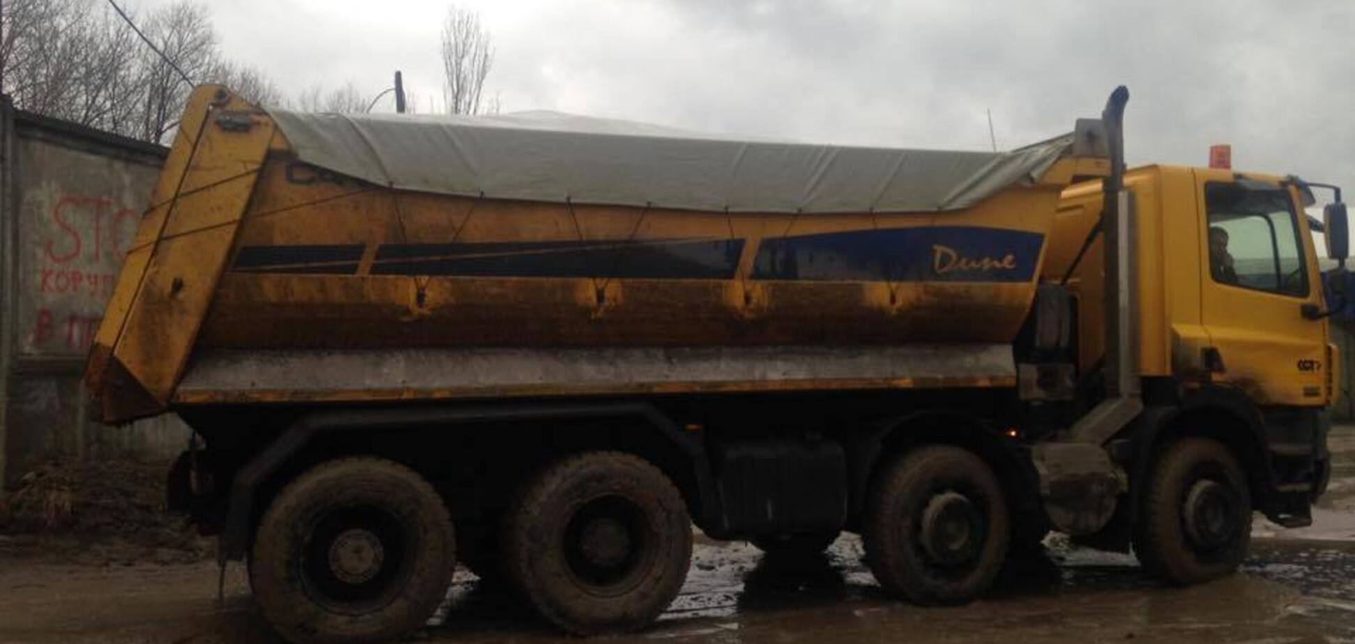 Скандальный 'Мостобуд' продолжил браконьерскую добычу песка в Киеве