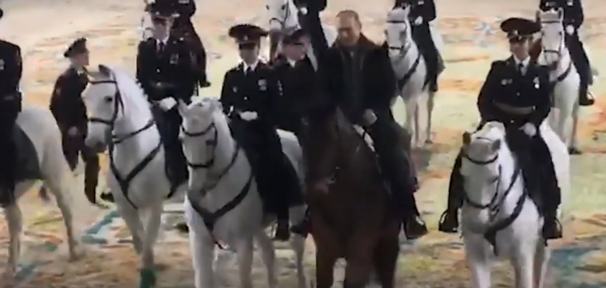 Кінь прокатав Путіна задом наперед: опубліковане відео