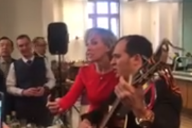 Пьяная Захарова спела на банкете в российском МИДе песню о партизанах: видеофакт