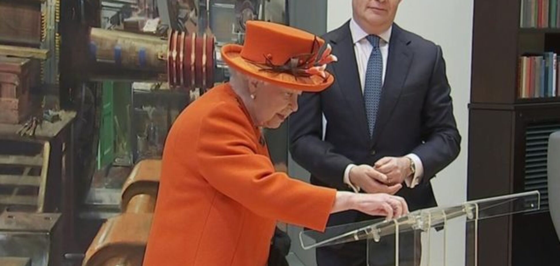 ''Королева Instagram'': Елизавета II удивила Британию