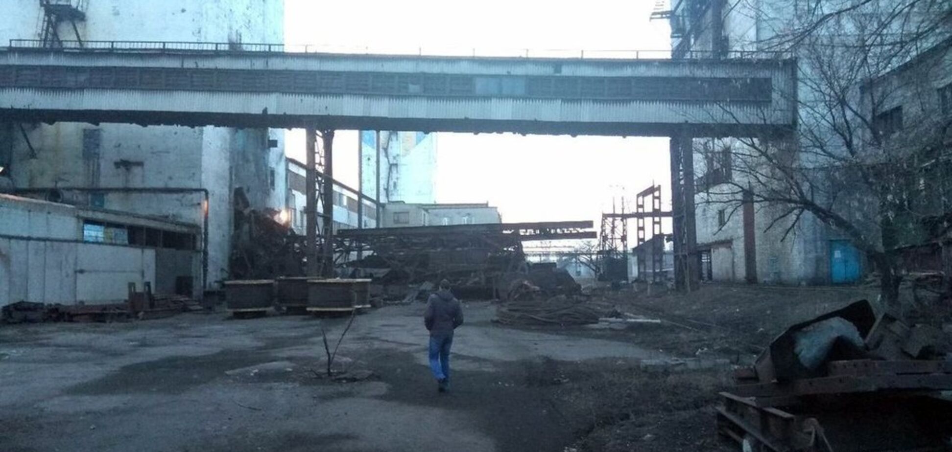 В Донецке обрушился мост: фото с места ЧП