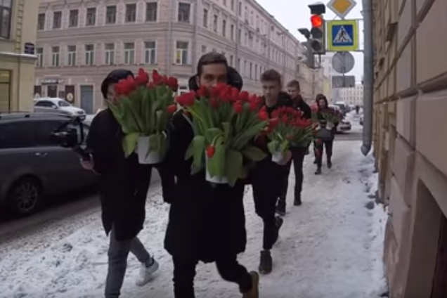 В России активисты Путина опозорились с феминистками: видео