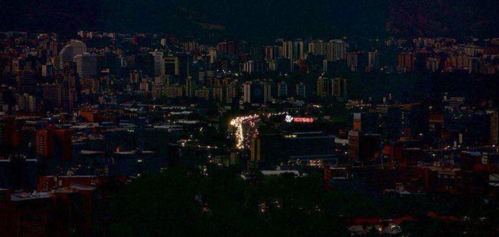 Мадуро принял беспрецедентные меры безопасности: Венесуэла взбунтовалась из-за блэкаута