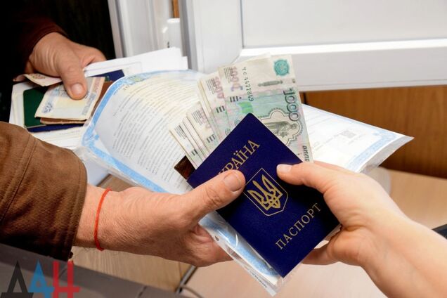Об этом не говорят РосСМИ: крымчане массово получают украинские паспорта