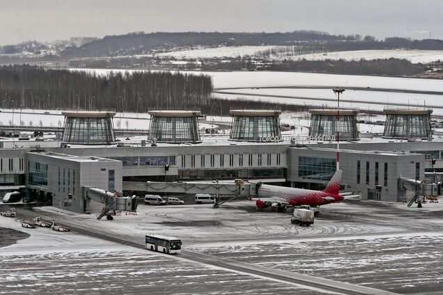 У Росії терміново закрили аеропорт та скасували рейси: подробиці та відео