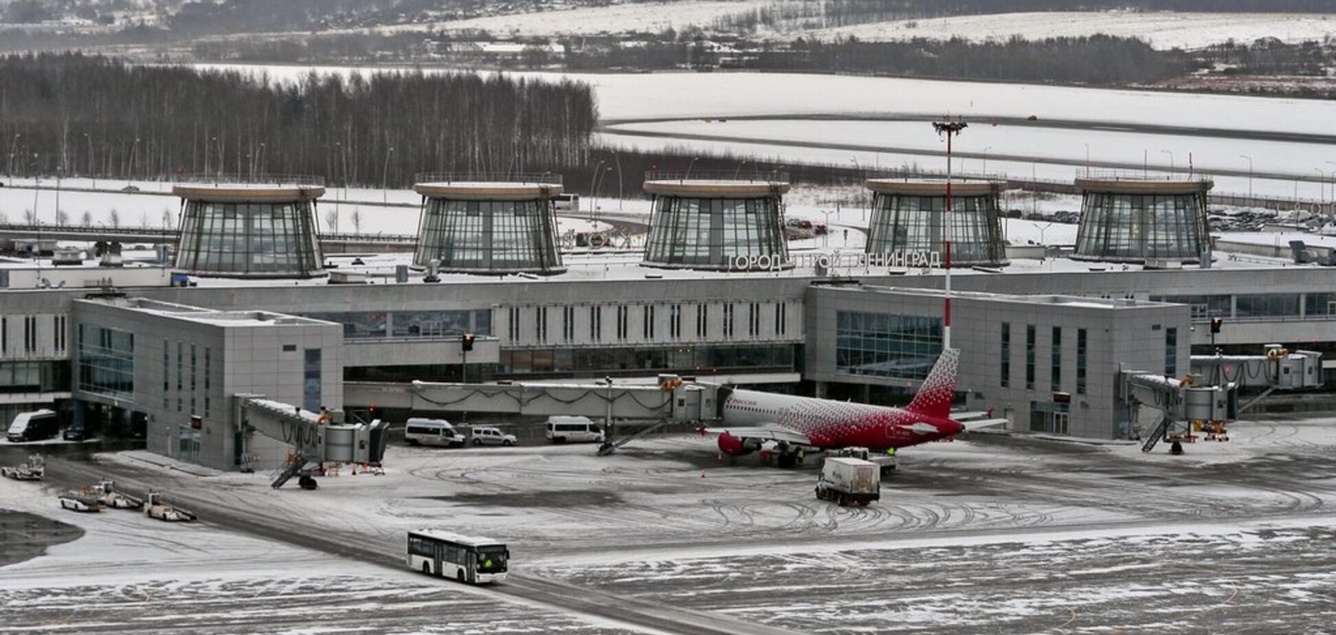 В России срочно закрыли аэропорт и отменили рейсы: подробности и видео