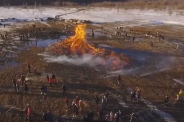 'Хотели петуха или рейхстаг!' В России на Масленницу сожгли 'Бастилию'