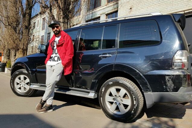 В Киеве украинский певец стал жертвой автохамов в день выборов: фото