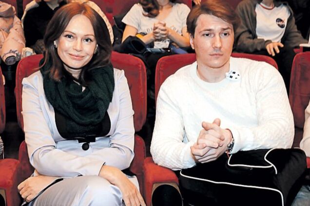 Ему 36, а ей 53: экс-супруга Безрукова вышла в свет с молодым бойфрендом