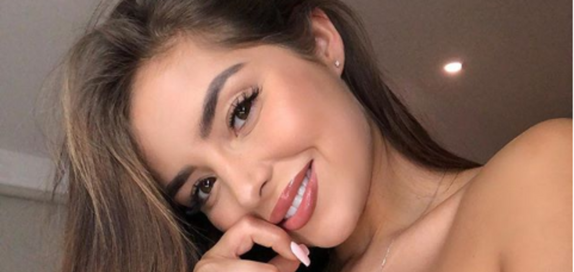 Модель-'копія' Кім Кардаш`ян захопила мережу спокусливим фото в бікіні