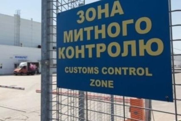 Требует взятки: Сумская таможня блокирует поставку тканей для ВСУ