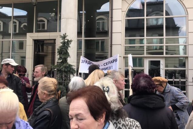 Организатором митинга под офисом Зеленского оказался депутат от БПП