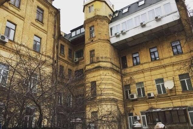 Давно пора! Запретят ли в Киеве портить исторические здания пристройками и горе-балконами?