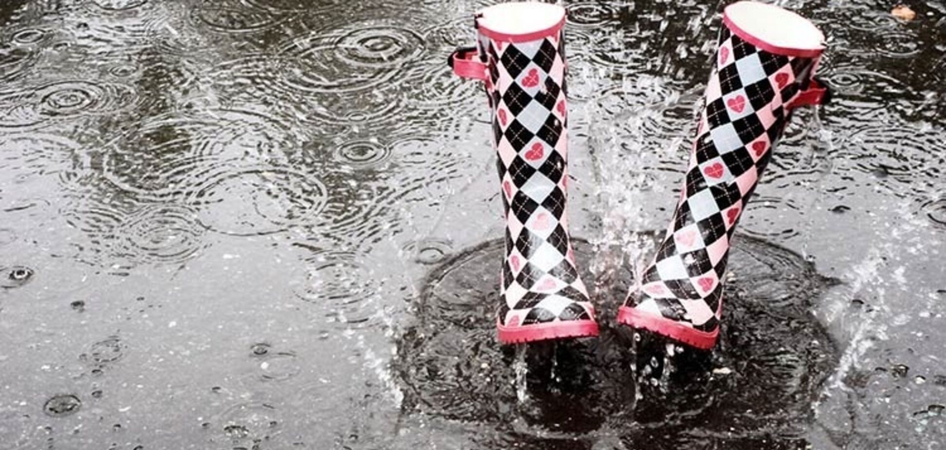 Начнет лить: синоптики дали дождевой прогноз по Украине