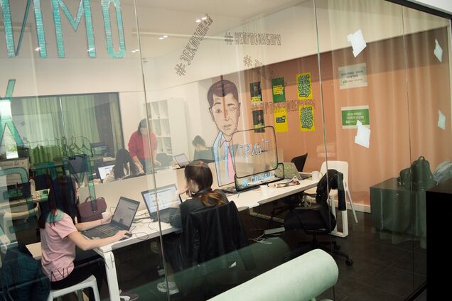 Усі працюють безкоштовно: у Зеленського розповіли про ЗеКоманду