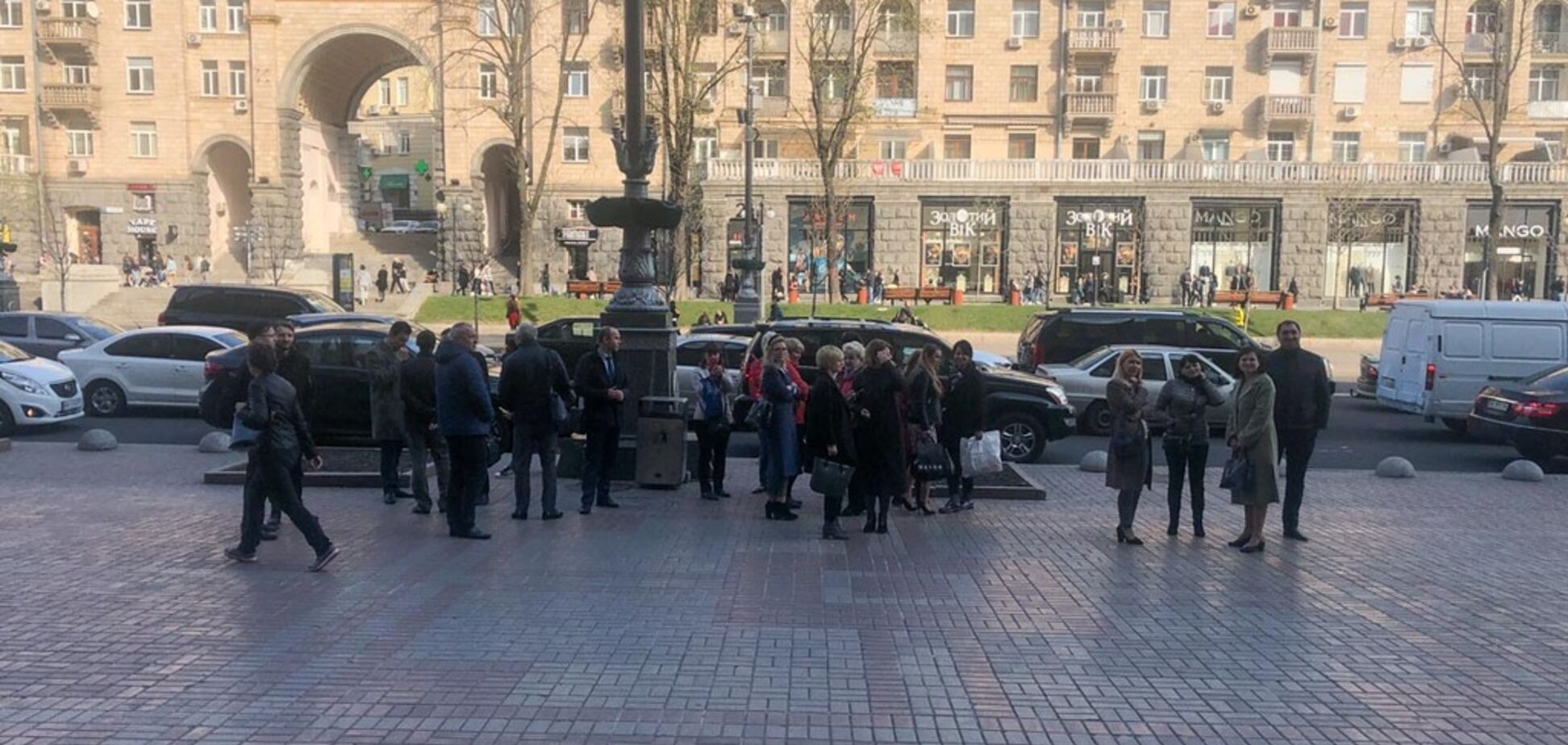 Обіцяли підірвати через 12 годин: у Києві 'замінували' КМДА