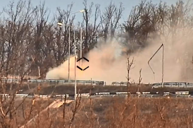 'Пылает днем и ночью': появилось видео мощного удара ВСУ по террористам