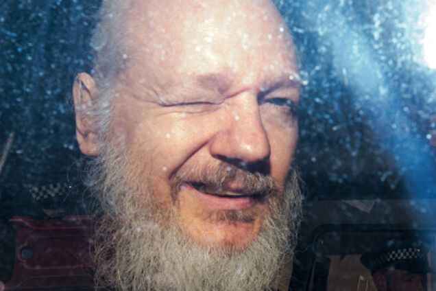 Главный разоблачитель мировых тайн Ассанж задержан в Лондоне: все подробности