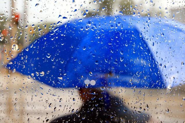   Украину накроют дожди и грозы: синоптики уточнили 'мокрый' прогноз