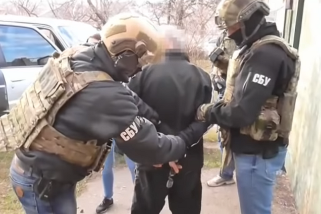 Здав Кремлю українських патріотів: у Харкові затримали копа, що шпигував для Росії