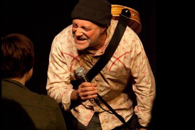 Реготали до останнього: відомий комік помер прямо на сцені