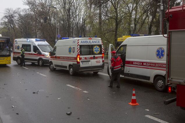 В центре Киева произошло масштабное ДТП с 4 авто: есть пострадавшие