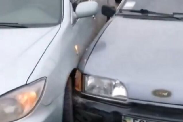 'Сюжет для Тарантино': в Киеве виновника ДТП привязали к столбу