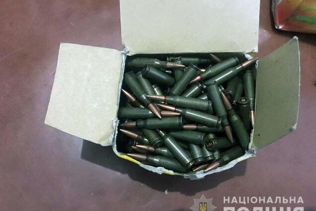 Гранаты, винтовки и почти 3000 пуль: в Киеве обнаружили арсенал оружия из ООС 
