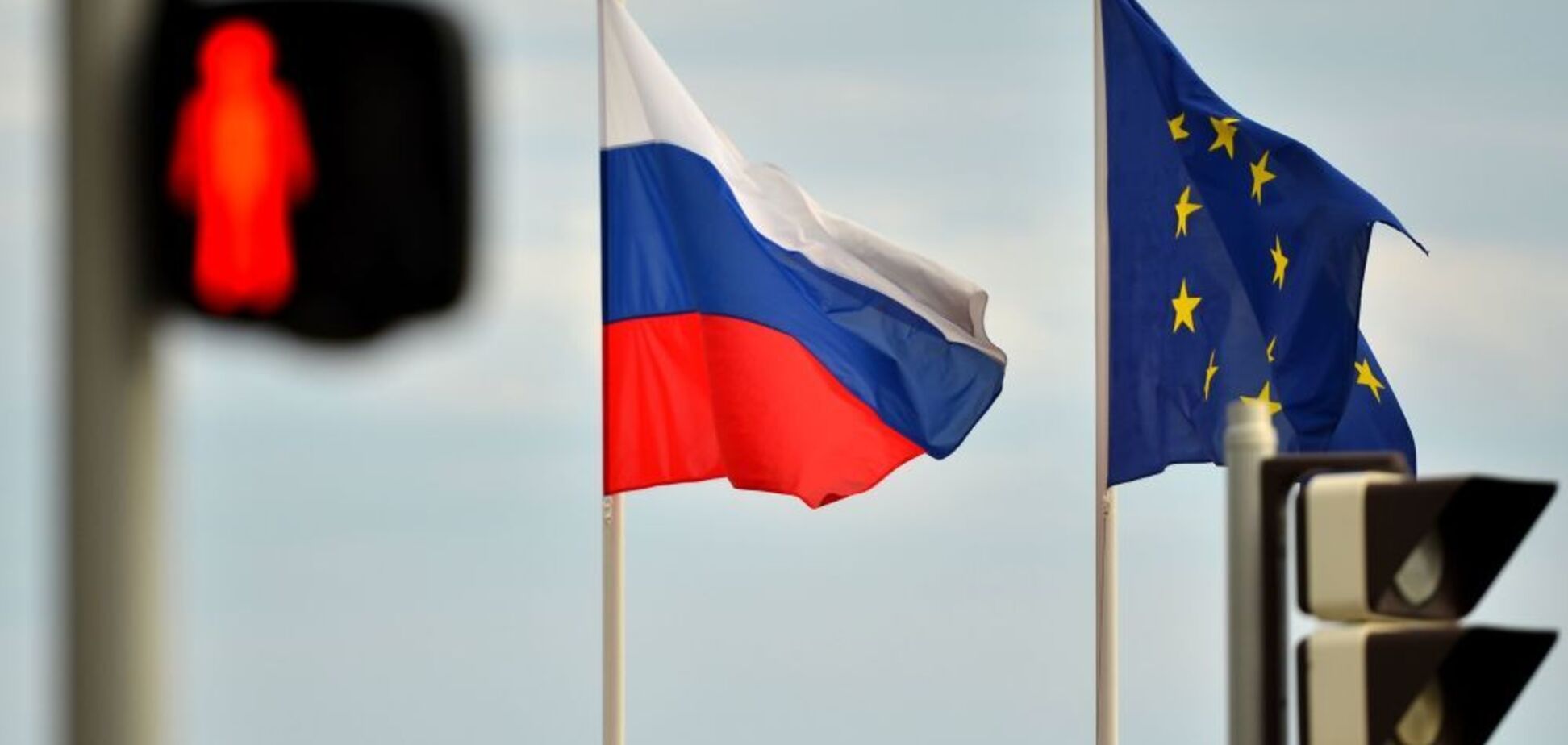 Убрали девять имен: ЕС неожиданно изменил санкционный список России