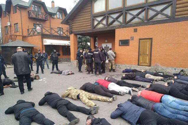 На Київщині рейдери захопили підприємство: втрутилася поліція