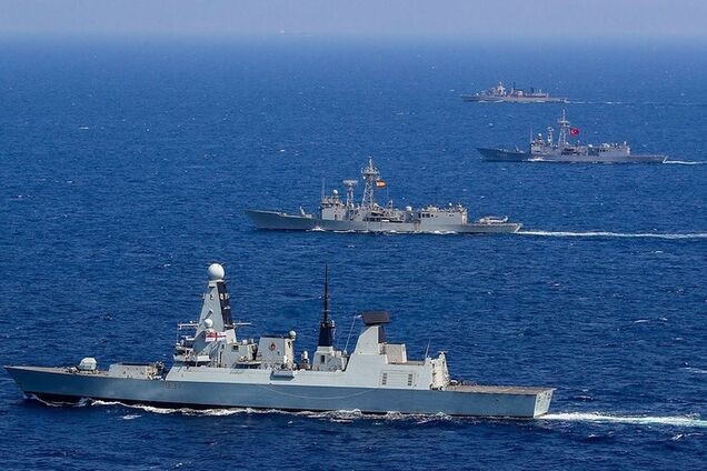 Росія кинула ударне угруповання кораблів проти НАТО: що відбувається